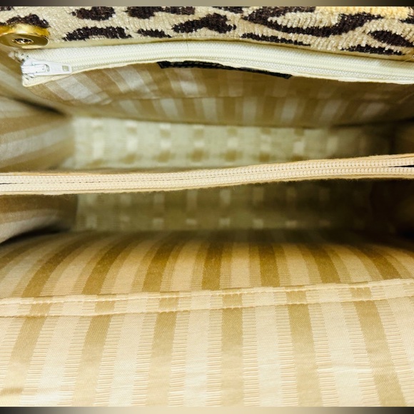 Isabella Fiore leopard print tapestry purse - Picture 3 of 6